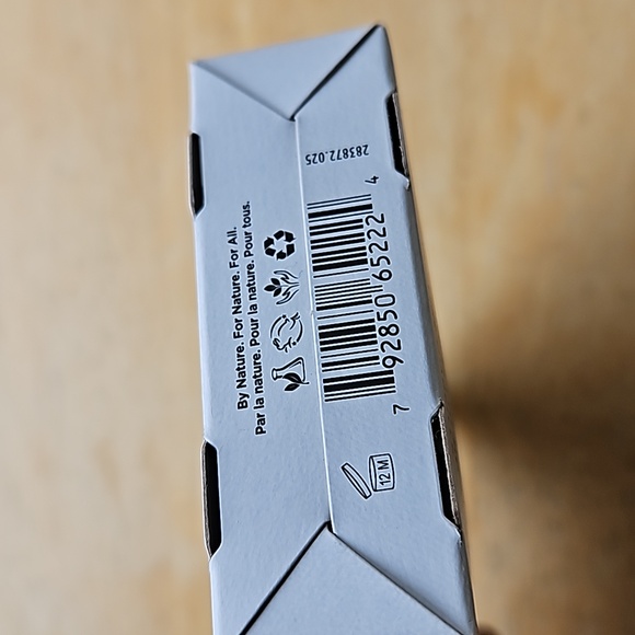 BURT BEES LOTION AND LIPBALM SET - Picture 7 of 9